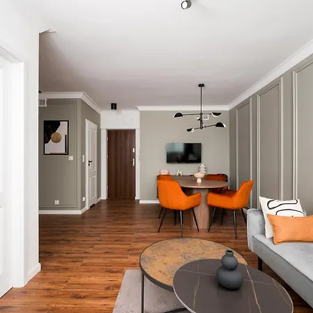 Krasinski Garden Elegant By Bookinghost