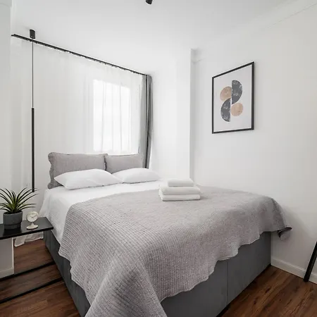 Krasinski Garden Elegant By Bookinghost Apartman *