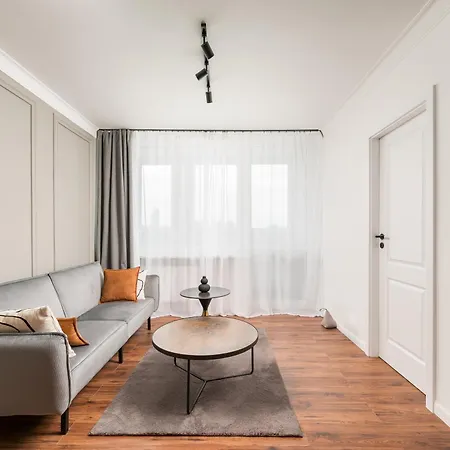 Krasinski Garden Elegant By Bookinghost *