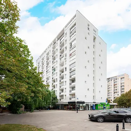 Krasinski Garden Elegant By Bookinghost Lägenhet