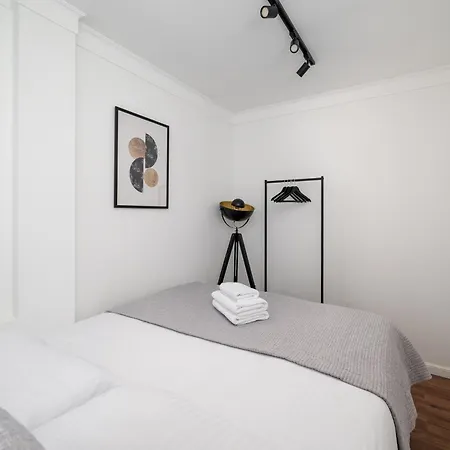 Krasinski Garden Elegant By Bookinghost Apartman