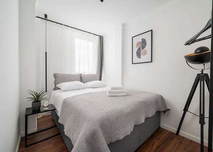 Krasinski Garden Elegant By Bookinghost Apartment *